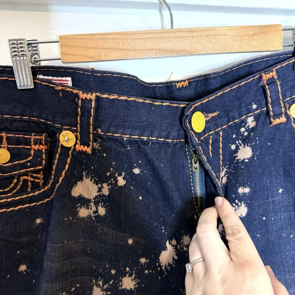 TRUE RELIGION Billy T Flap Pocket Denim Shorts Bleach Splatter Size 42 NWT
